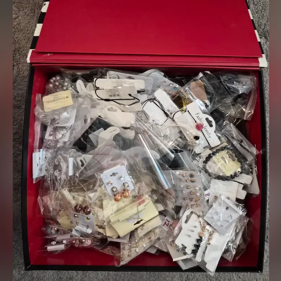 10-piece Sparkly Blind Box - Picture 4 of 4